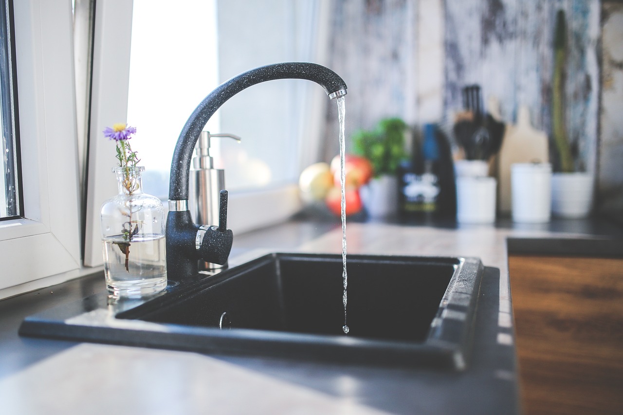 portfolio-05 tap, black, faucet, kitchen, sink, interior, design, nature, modern, water